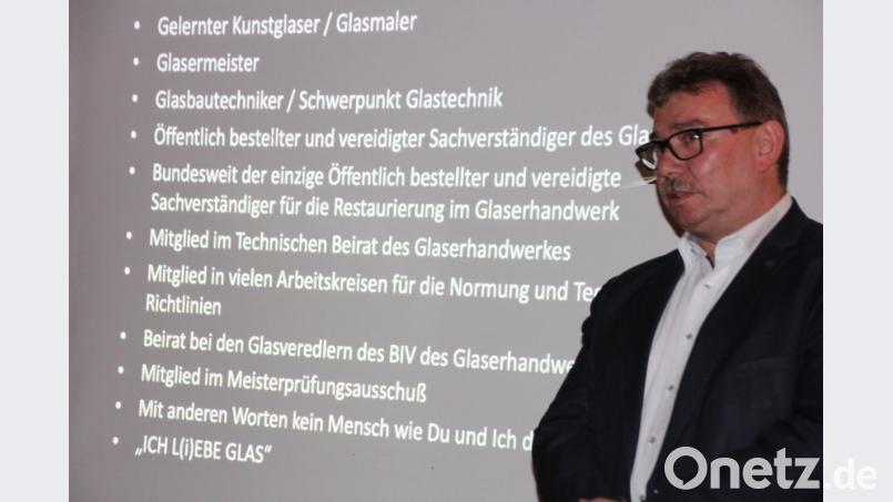 Sehr umfassend gestaltete Rainer Schmitt sein Referat zu mundgeblasenem Glas. Bild: kro