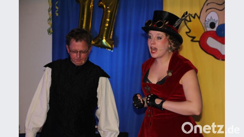 Exzellent: Cathrin und Bernd Geiser reimen in der Bütt. Bild: kro