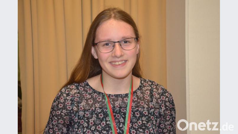 Lara Tonak vom Team Oberpfalz freute sich über die Medaille in Gold für ihren Deutschen Meister im Biathle bei den U 17. Bild: Kunz