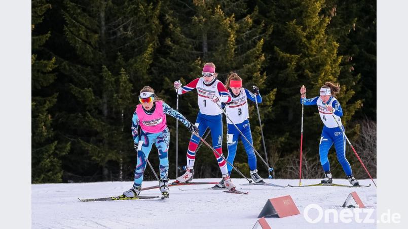 Miriam Reisnecker macht im Skatingrennen einen Platz gut. Hier ist sie noch Dritte. Am Ende wird sie Zweite. Bild: chl