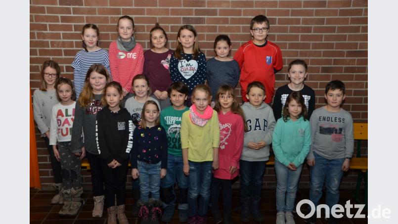 39 Kinder bekommen in der Gaststätte das Deutsche Sportabzeichen. Bild: dob