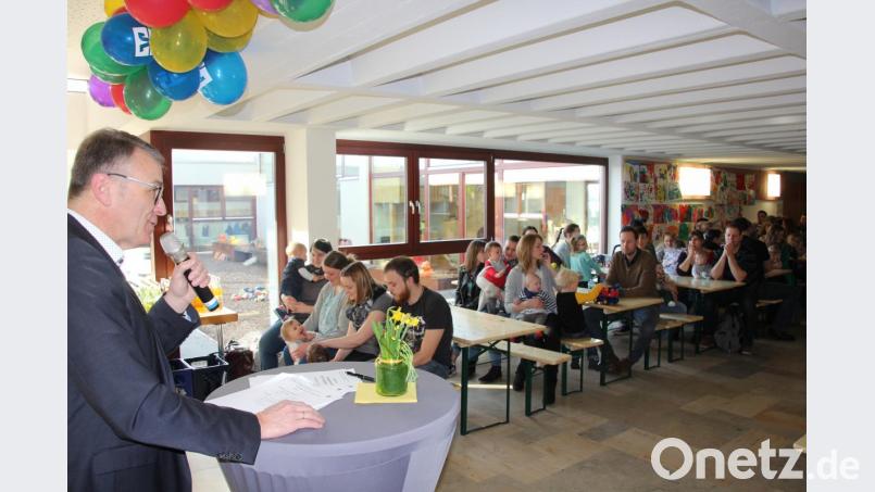 Bürgermeister Franz Stahl beim Neugeborenenempfang. Er zeigte sich erfreut über das große Interesse an diesem Empfang. Bild: kro