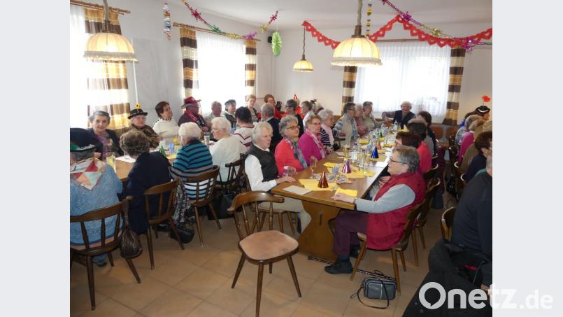 Bei Sekt, Krapfen, Gulaschsuppe und vielen Schunkelrunden verbrachten die Eschenbacher Senioren einen langen Nachmittag. Bild: rn