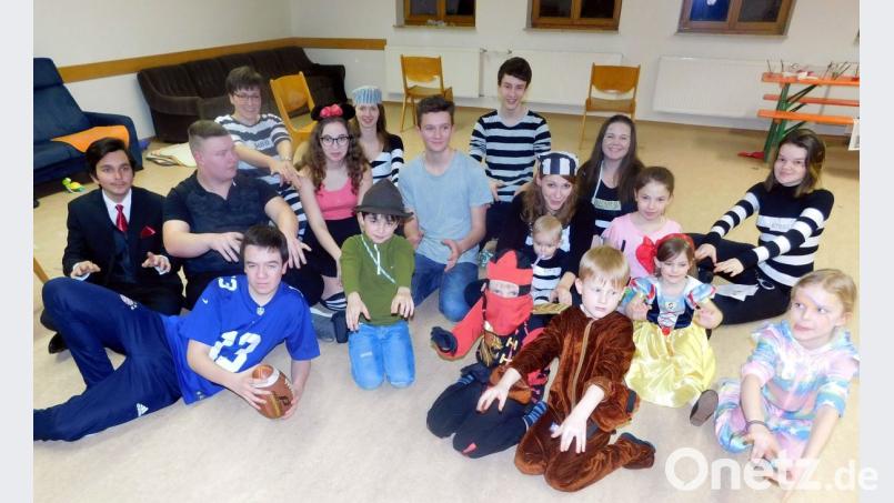 Beim Kinderfasching der Jungpfadfinder Kirchenlaibach treffen Gefangene auf Schneewittchen oder Bären auf Football-Spieler. Bild: hai