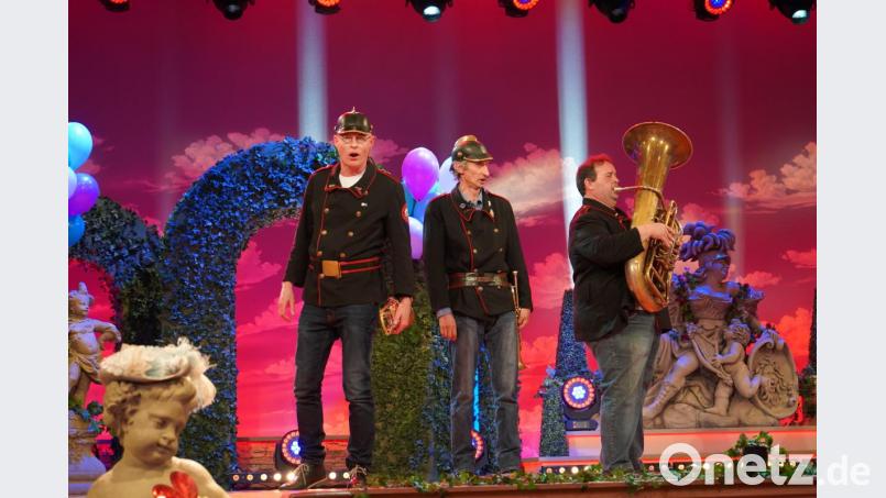 Ein Bild von den Proben an den Tagen vor dem Auftritt am Freitag. Hier begleitet noch Rupert Beer (rechts) seinen Kommandanten Norbert Neugirg (links) auf der Tuba. Bild: BR