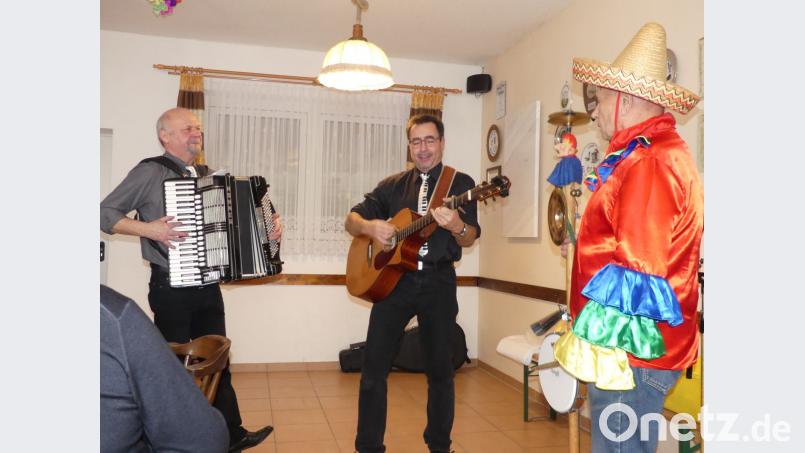 Mit Musik und Gesang steigerten Gerd, Werner und Bruno die Stimmung im "Hehnerheim". Bild: rn