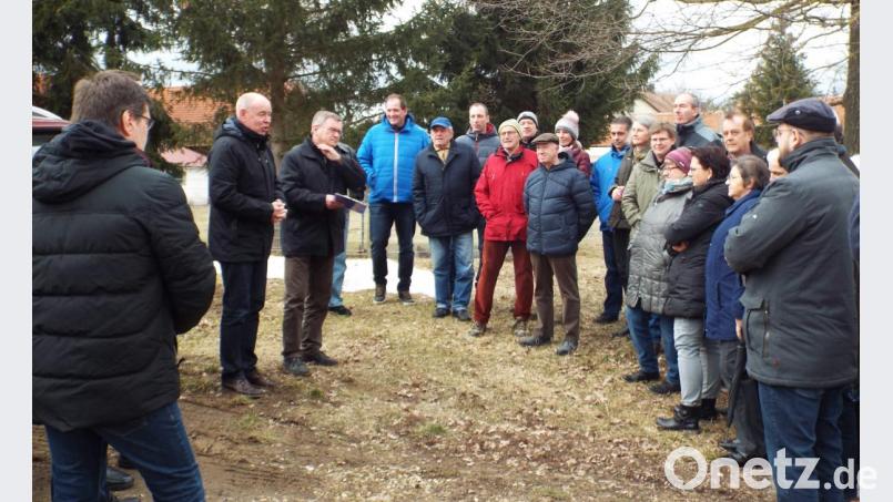 Die Gärmersdorfer haben sich rege am Ortstermin beteiligt. Bild: e