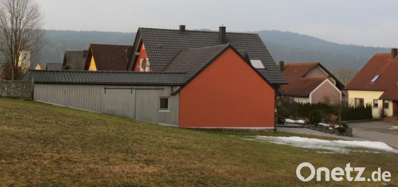 Im Baugebiet "Nordsiedlung" gilt bisher für die Wohnbebauung die Vorgabe "E+D". Nun liegt ein Antrag vor, künftig auch die Bauform "E+1" zuzulassen. In einer Anliegerversammlung am 14. März informiert die Gemeinde über die verschiedenen Möglichkeiten und will die betroffenen Grundstücksbesitzer zu Wort kommen lassen. Bild: tja