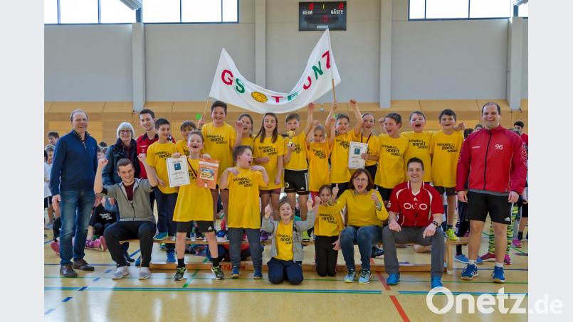 Jubel bei den Teunzer Grundschülern. Sie errangen bei „Handball rockt Schule“ den ersten Platz. Bild: gud