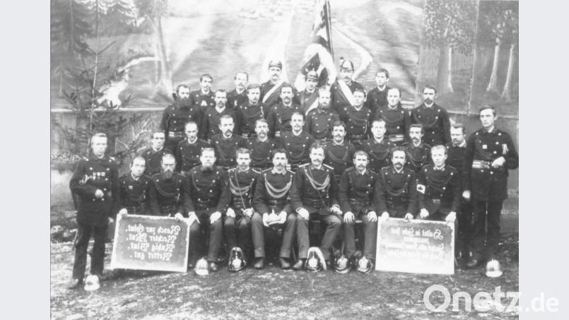 Feuerwehr Pleystein bei der Fahnenweihe in 1895. Es ist das älteste Foto, das vorhanden ist, und es wird auch in der Festschrift zu sehen sein. Repro: tu