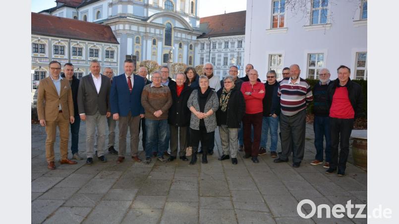 Die DGB-Kreisvorstandschaft traf sich am Samstagvormittag zur Klausurtagung in Waldsassen. DGB-Kreisvorsitzender Klaus Schuster (5. von links) konnte dazu auch Bürgermeister Bernd Sommer (links), sowie DGB-Regionssekretär Peter Hofmann (3. von links) begrüßen. Im Mittelpunkt stand die Festlegung der Jahrestermine. Bild: jr