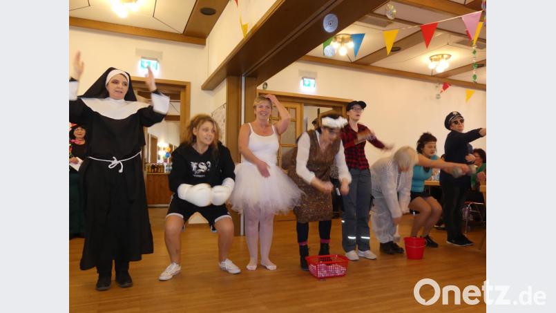 Hochkarätige Schauspieler des &quot;Wiener Burgtheaters&quot; lösten im Pfarrsaal Lachsalven aus. Bild: rn
