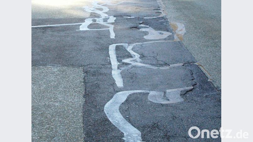 Teile der Staatsstraße zwischen Brand und Mehlmeisel sind ein Flickenteppich. Bild: ld