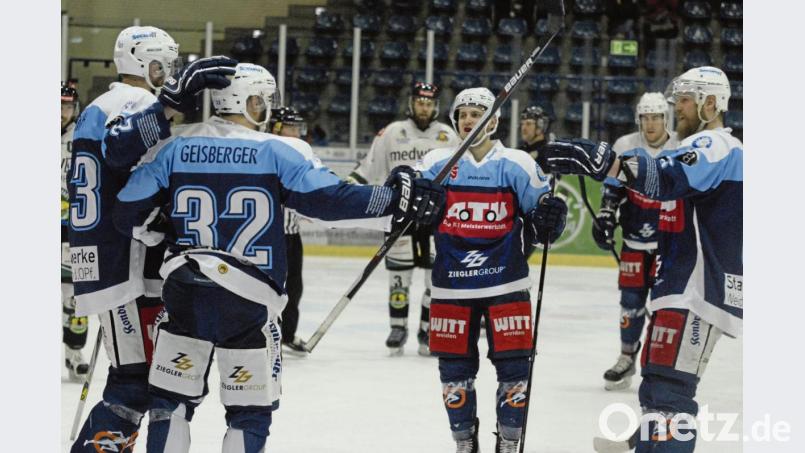 Die Blue Devils können jubeln: Schon vier Spiele vor Ende der Meisterrunde ist die Teilnahme an den Play-offs geschafft. Am Wochenende treffen die Weidener auf Höchstadt und Peiting. Bild: gb