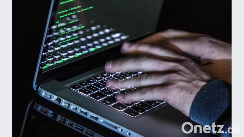 Man muss heute kein Hacker-Genie mehr sein, um Politikern und Prominenten Daten abzuluchsen oder in Unternehmens-Netzwerken beträchtlichen Schaden anzurichten. Bild: Paul Zinken/dpa