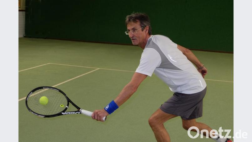 Bei seinen letzten deutschen Tennis-Meisterschaften in der Altersklasse 65 Jahre und älter holte Fred Böckl noch einmal zwei Titel. Bild: pmö