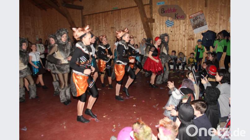 Die Juniorengarde begeisterte mit ihrem Auftritt. Bild: frd