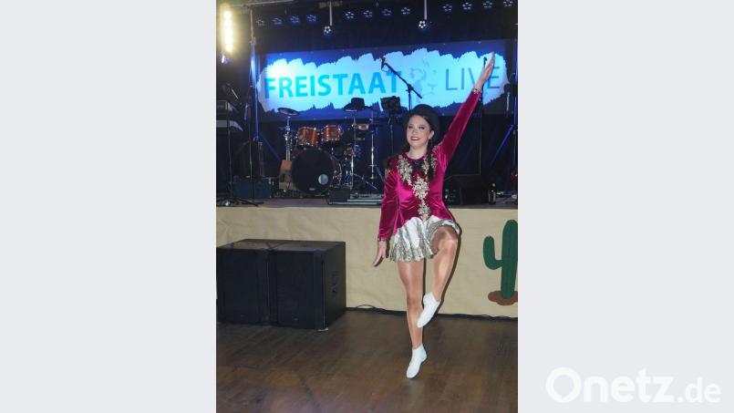 Einen sehenswerten Showtanz präsentierte Tanzmariechen Jana Schlagenhaufer. Bild: gz