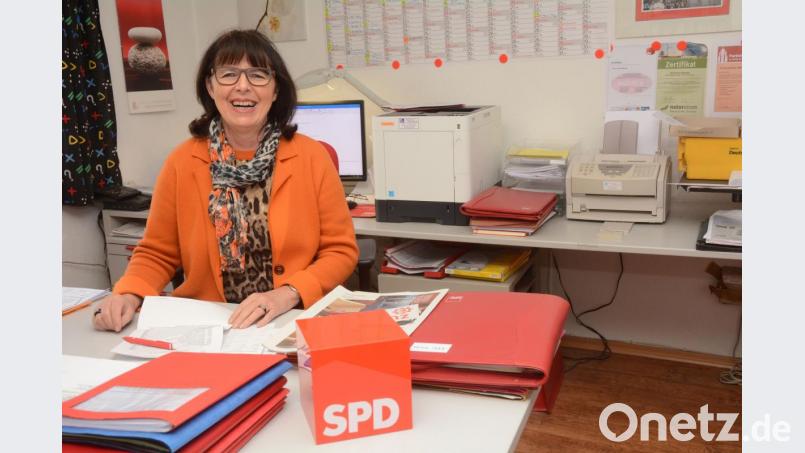 Noch sitzt sie an ihrem Arbeitsplatz in der SPD-Geschäftsstelle Hinterm Zwinger. Aber nicht mehr lange. Am 29. März ist Gisela Birners letzter Arbeitstag als SPD-Geschäftsführerin. Nach 48 Jahren. 	Bild: Gabi Schönberger Bild: Gabi Schönberger