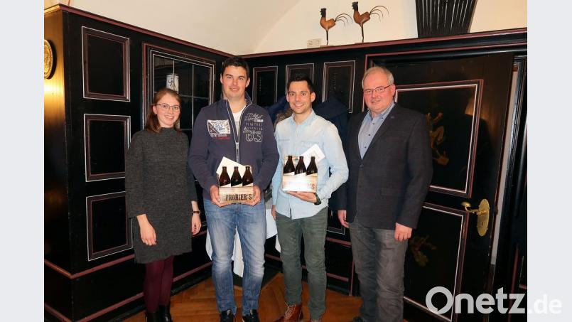 Für ihre langjährige Mitarbeit im Vorstand der Jungen Union dankten Vorsitzende Annamaria Härtl (links) und CSU-Vorsitzender Gottfried Härtl (rechts) Marco Hoffmann und Stefan Wittmann (Zweiter und Dritter von links). Bild: bsc