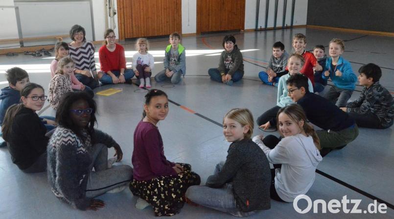 Sie wissen jetzt, wie man sich zur Wehr setzt. Schülerinnen und Schüler der Klasse 4 b an der Hammerwegschule. Bild: Kunz