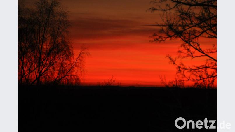 Ein wunderschöner Sonnenuntergang am Dienstagabend, wie man ihn nicht oft vor die Augen bekommt. Bild: es