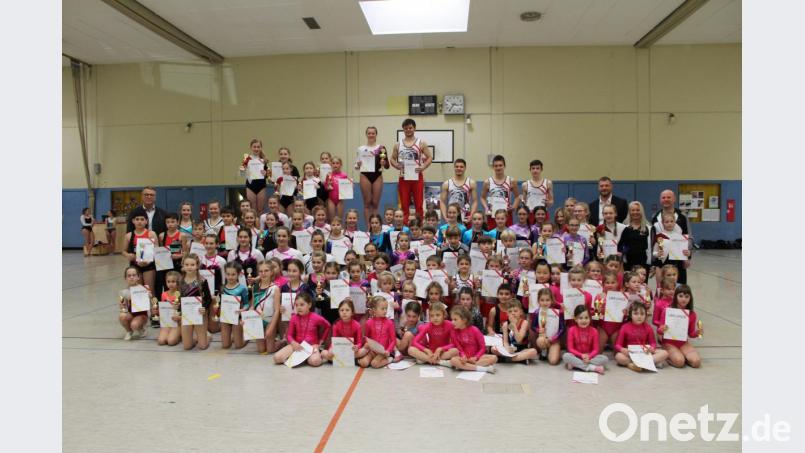 Die Teilnehmer bei der Turnmeisterschaft in Tirschenreuth. Bild: hä