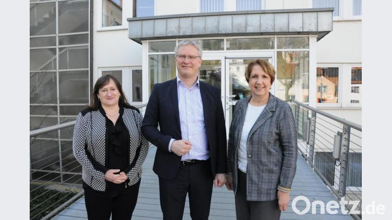 Die beiden SPD-Abgeordneten Marianne Schieder und Annette Karl informierten sich beim Leiter der Agentur für Arbeit Schwandorf, Markus Nitsch, über die Situation in der Region. Bild: exb/Andre Stephan-Park