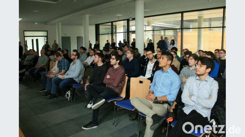 105 Schüler, die auf der Suche nach Arbeits- oder Praktikantenstellen sind, hatten sich für die Fachvorträge eingetragen. Bild: wro