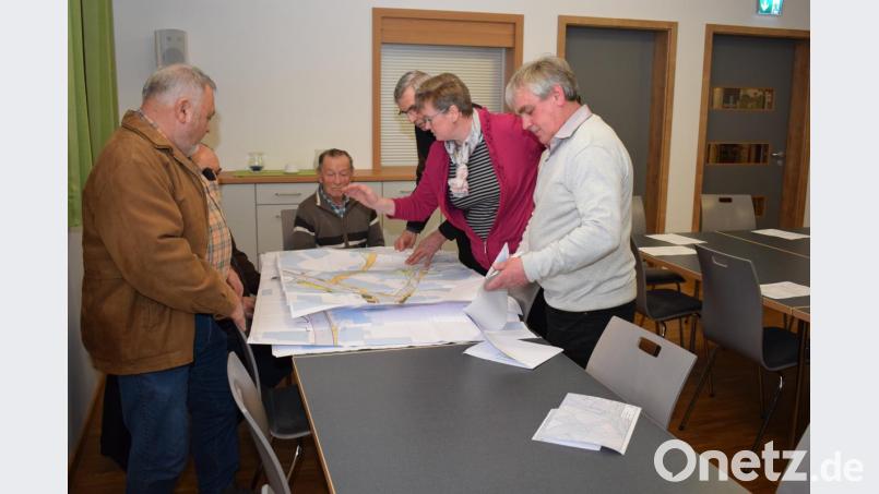 Die Planungsunterlagen waren besonders für die Bürger von Weidenthal von großem Interesse. Bild: bnr