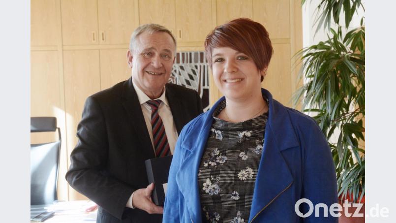 An diesem Tag steht im Büro des Oberbürgermeisters Kurt Seggewiß Anna Toman, Landtagsabgeordnete der Grünen, im Vordergrund. Bild: gsb