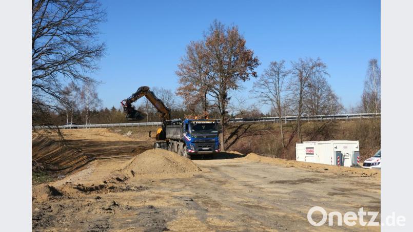 Die Rampe von der Nordumgehung (Bundesstraße 85) am Pendlerparkplatz bei Fronberg wird zurückgebaut. Bild: Hirsch