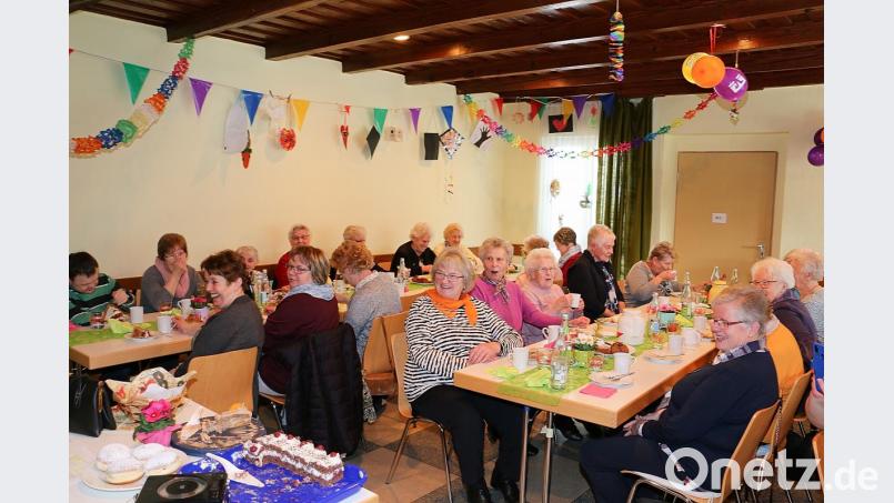 Großen Spaß hatten die Frauen und Mütter beim 13. Faschingskaffeekränzchen im Jugendheim. Bild: bsc