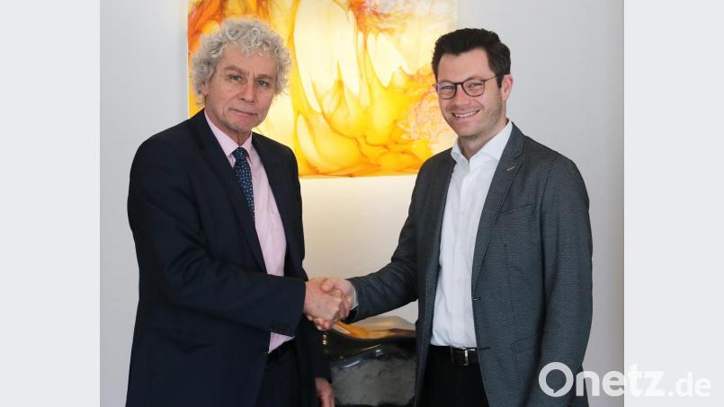 Landrat Wolfgang Lippert (links) mit dem „neuen“ MdL Christoph Skutella beim &quot;Antrittsbesuch&quot; im Landratsamt Tirschenreuth. Bild: Landratsamt Tirschenreuth