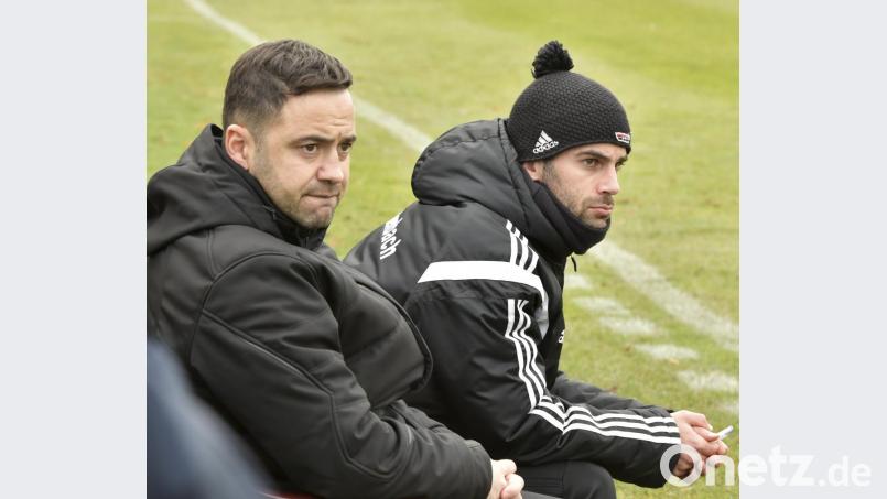 Cheftrainer Faruk Maloku (links) und Co-Trainer Johannes Hager (rechts) von der DJK Gebenbach müssen zum Auftakt nach Neumarkt. Bild: Ziegler