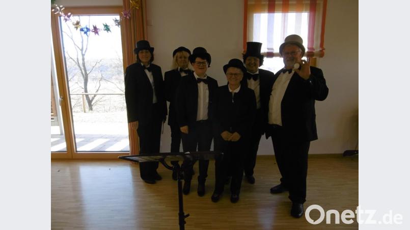 Die Comedian Harmonists legen eine umjubelten Auftritt beim KDFB-Fasching hin. Bild: rgl