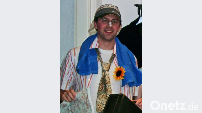 Pfarrer Michael Hoch kostümiert sich gern als Urlauber. Heuer allerdings ist er gar nicht faschingsmäßig unterwegs, sondern am Freitag als Pilger ins Heilige Land nach Israel geflogen. Bild: exb