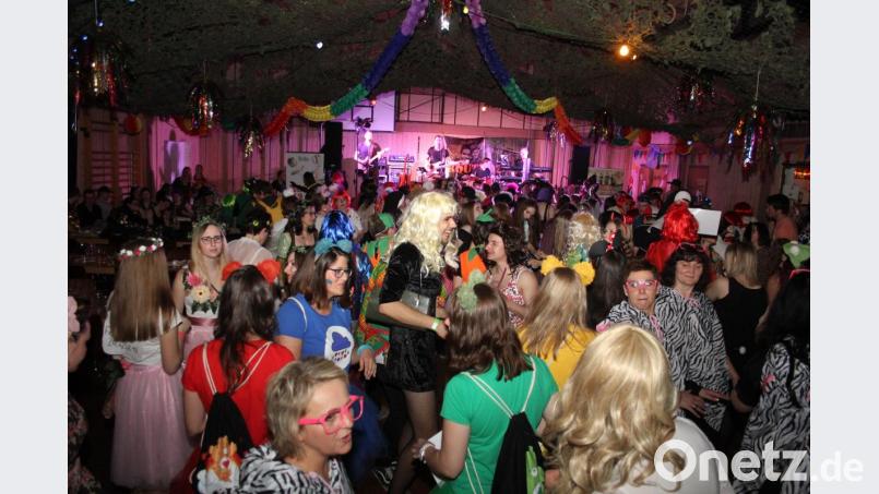 Rammelvoll wars beim Schützenball. Bild: frd