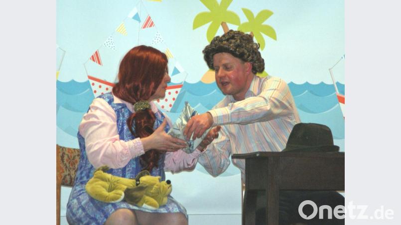 Schifferlstreit bei den Eltern (Christine Schmid und Pfarrer Stefan Wagner). Bild: agr