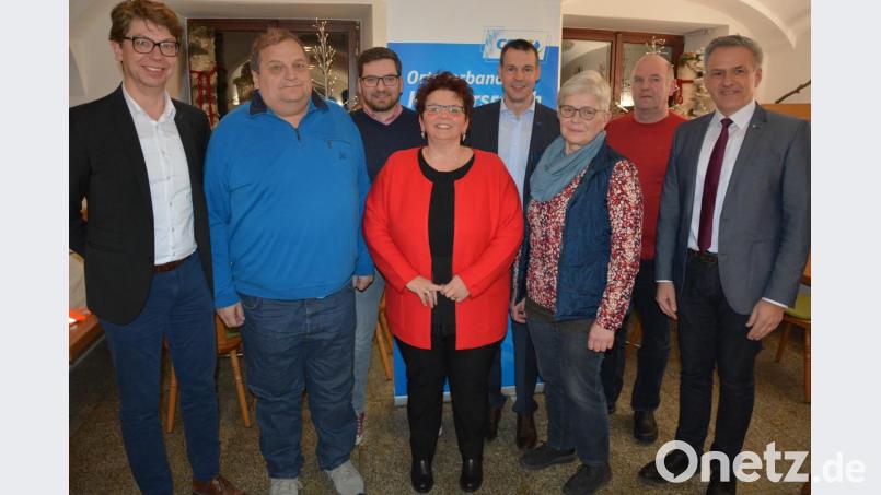 Neuwahlen gab es bei der CSU Konnersreuth. Im Bild (von links) Peter Andritzky, Walter Hart, Philipp Schwan, Christa Wölfl, Vorsitzender Andreas Malzer, Sigrid Schwan, Richard Eckstein und stellvertretender CSU-Kreisvorsitzender Roland Grillmeier. Bild: jr