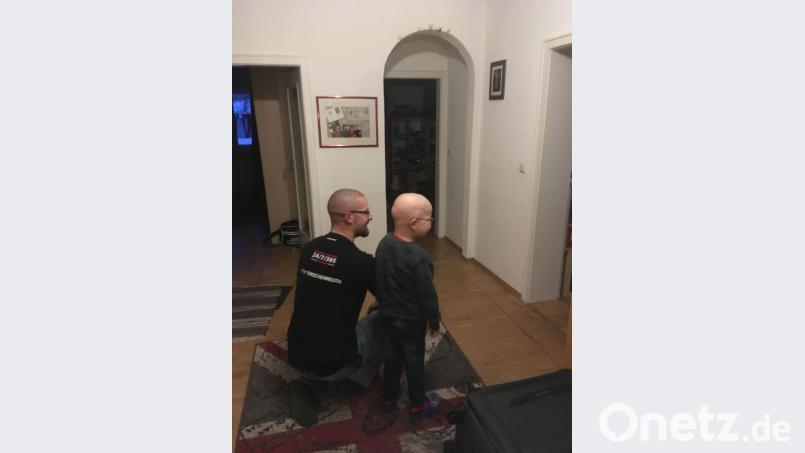 Johannes Werner hat sich auch von Hugo die Haare abrasieren lassen. Bild: exb
