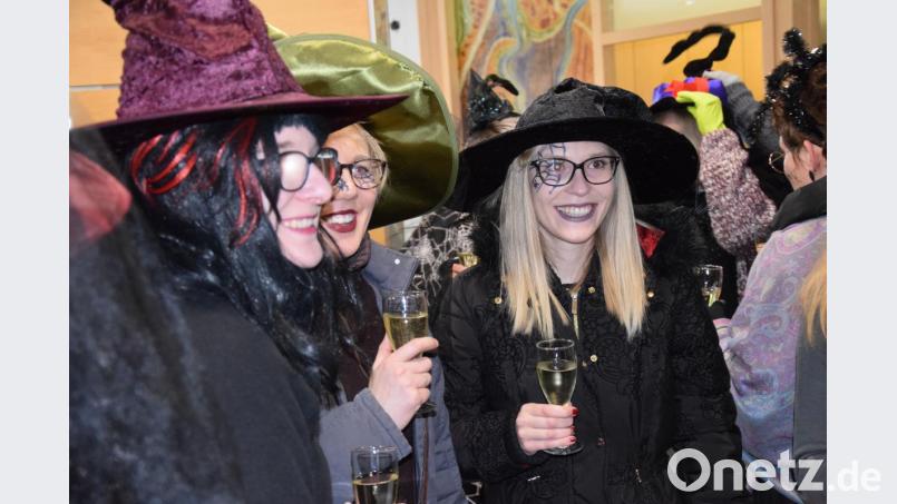 Ein Gläschen in Ehren kann selbst die Oberhexe nicht verwehren! Bild: bö