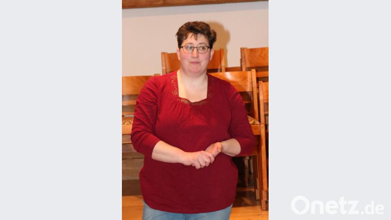 Die neue Vorsitzende Andrea Zeitler begrüßt die Gäste mit einem Gebet aus dem Kongo. Bild: rpp