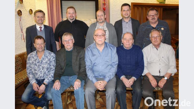 Gut aufgestellt fühlen sich (vorne, von links) Rainer Seeharsch, Hans Enders, Heinrich Ritter, Hubert Stauffer, Gerhard Pelzer, (hinten, von links) MdL Tobias Reiß, Helmut Schenkl, Rainer Filberth, CSU-Ortsvorsitzender Wolfgang Söllner und Rainer Zaus Bild: soj