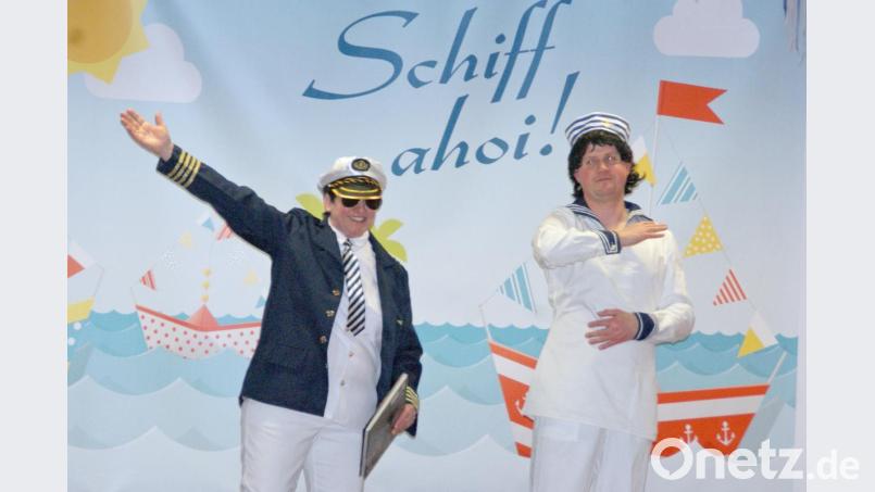 Schiff ahoi war das Motto des Abends mit Christine Schmid und Pfarrer Stefan Wagner. Bild: agr