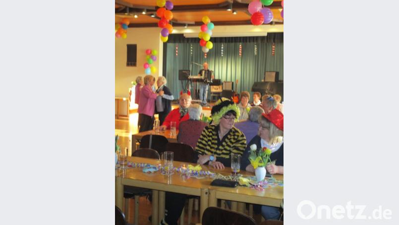 Eine Menge Spaß haben die Besucher des Frauenbund-Faschings. Bild: fpoz