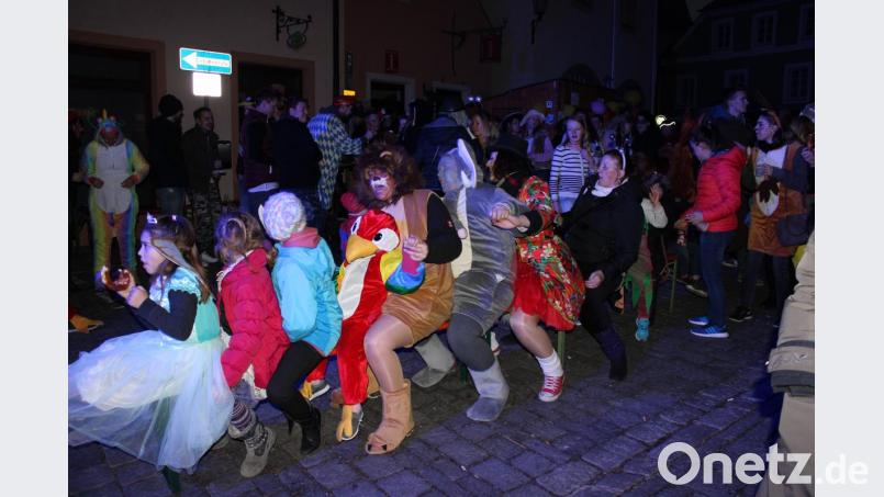 Alle bekannten Partyhits liefen rauf und runter und natürlich machten viele mit, als die „Männer mit dem Bob“ unterwegs waren. Bild: pko