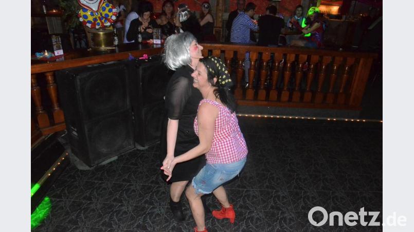 Tanzen und Schunkeln, bis der Nackedei kam. Bild: Kunz