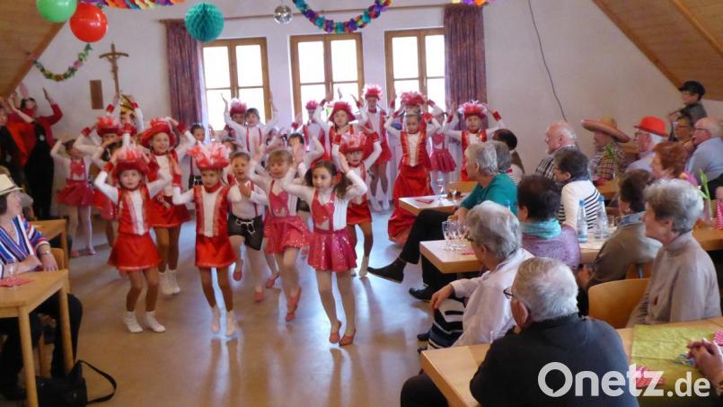 Die Freudenberger Kindergarde tritt im Lintacher Pfarrheim auf. Bild: jow