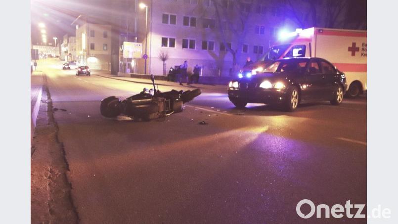 Der Rollerfahrer wurde zur weiteren Behandlung ins Krankenhaus gebracht. Bild: Dobler
